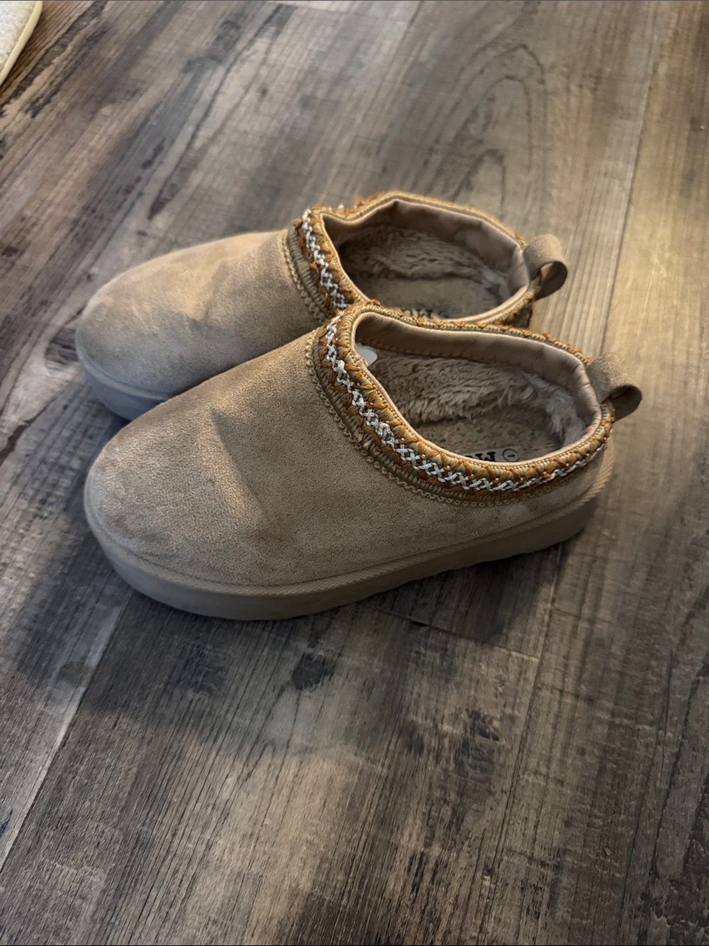 Mudd Kids Tan Slip-On Slippers with Faux-Fur Trim